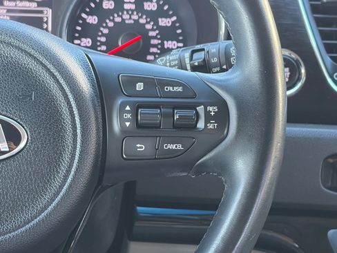 Used 2017 Kia Sedona LX w/ LX Essentials Premium Package image 29