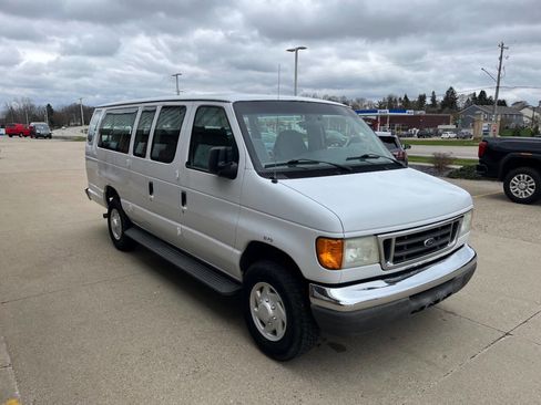 Used 2007 Ford E-350 and Econoline 350 XLT image 7