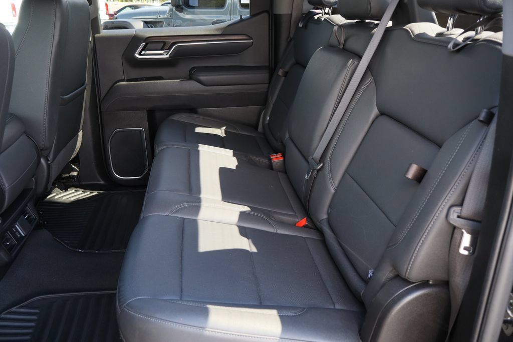 Certified 2025 GMC Sierra 1500 SLT RWD image 23