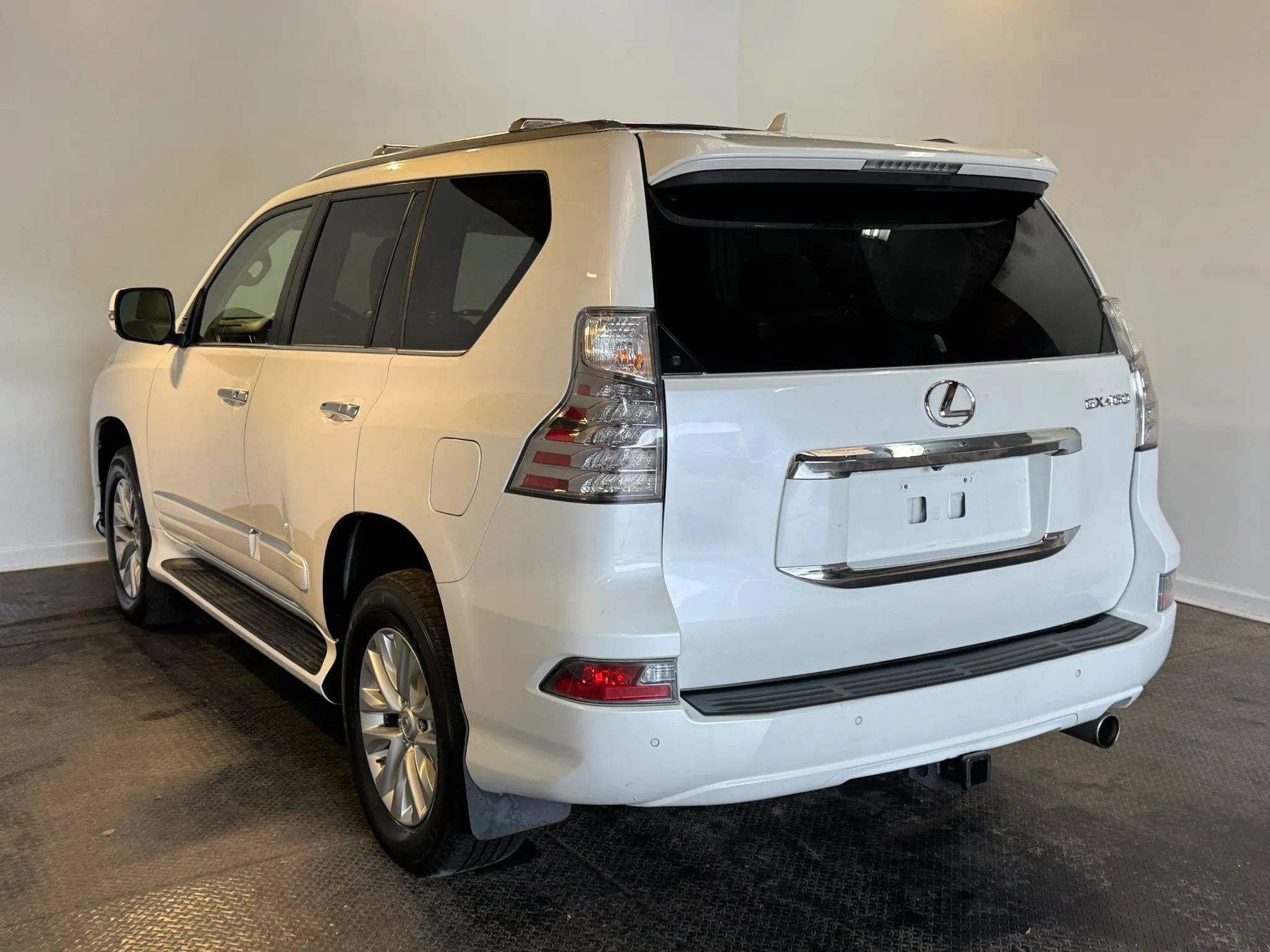 Used 2015 Lexus GX 460 w/ Premium Package AWD/4WD image 4