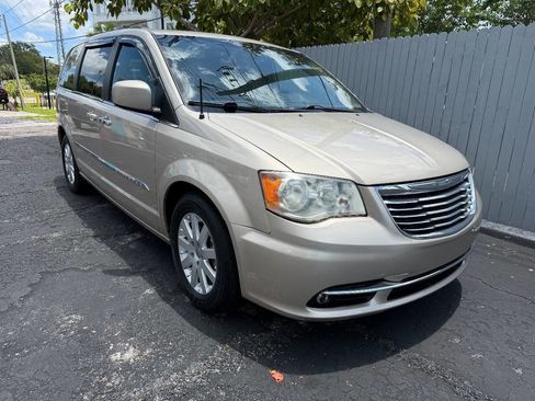Used 2013 Chrysler Town & Country Touring FWD image 1