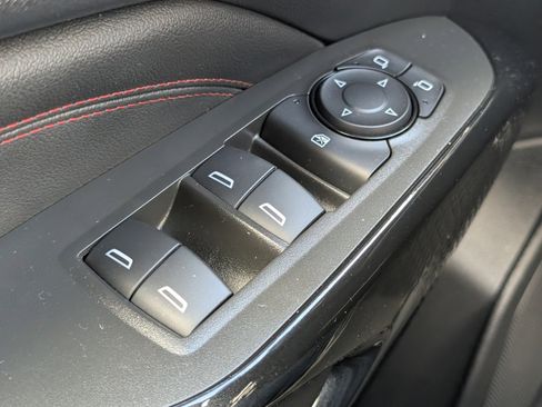 Used 2025 Chevrolet Trax RS w/ Driver Confidence Package image 16