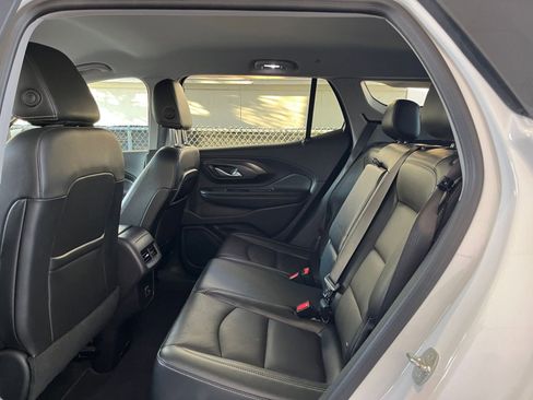 Used 2024 GMC Terrain SLT image 27