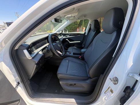 Used 2026 Volkswagen Tiguan SE AWD/4WD image 24