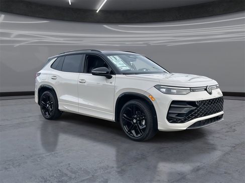 New 2026 Volkswagen Tiguan SE R-Line image 2