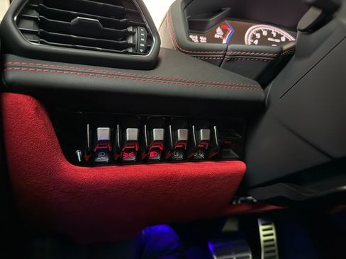 Used 2023 Lamborghini Huracan EVO RWD image 34