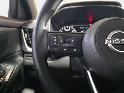 Used 2022 Nissan Rogue SV FWD image 16