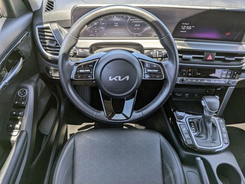 Certified 2025 Kia Seltos EX AWD/4WD image 16
