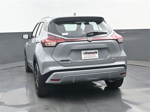 Used 2024 Nissan Kicks SR w/ SR Premium Package image 18