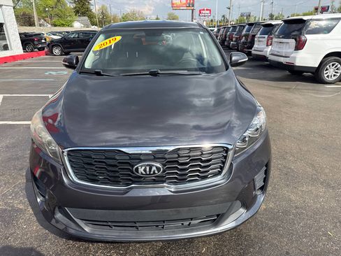 Used 2019 Kia Sorento FWD image 2
