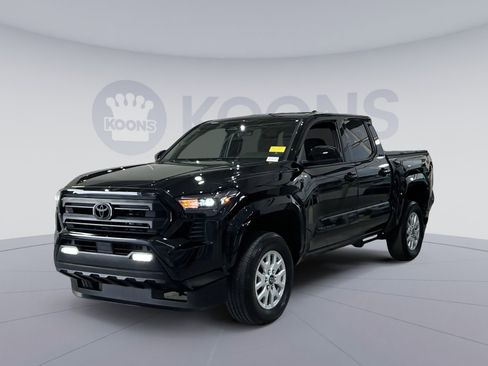 Used 2025 Toyota Tacoma SR5 AWD/4WD image 1