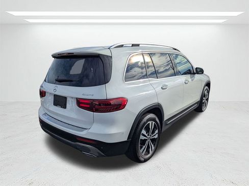 Used 2025 Mercedes-Benz GLB 250 4MATIC image 3