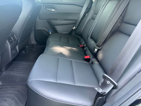 Used 2024 Nissan Rogue SV w/ SV Premium Package AWD/4WD image 12