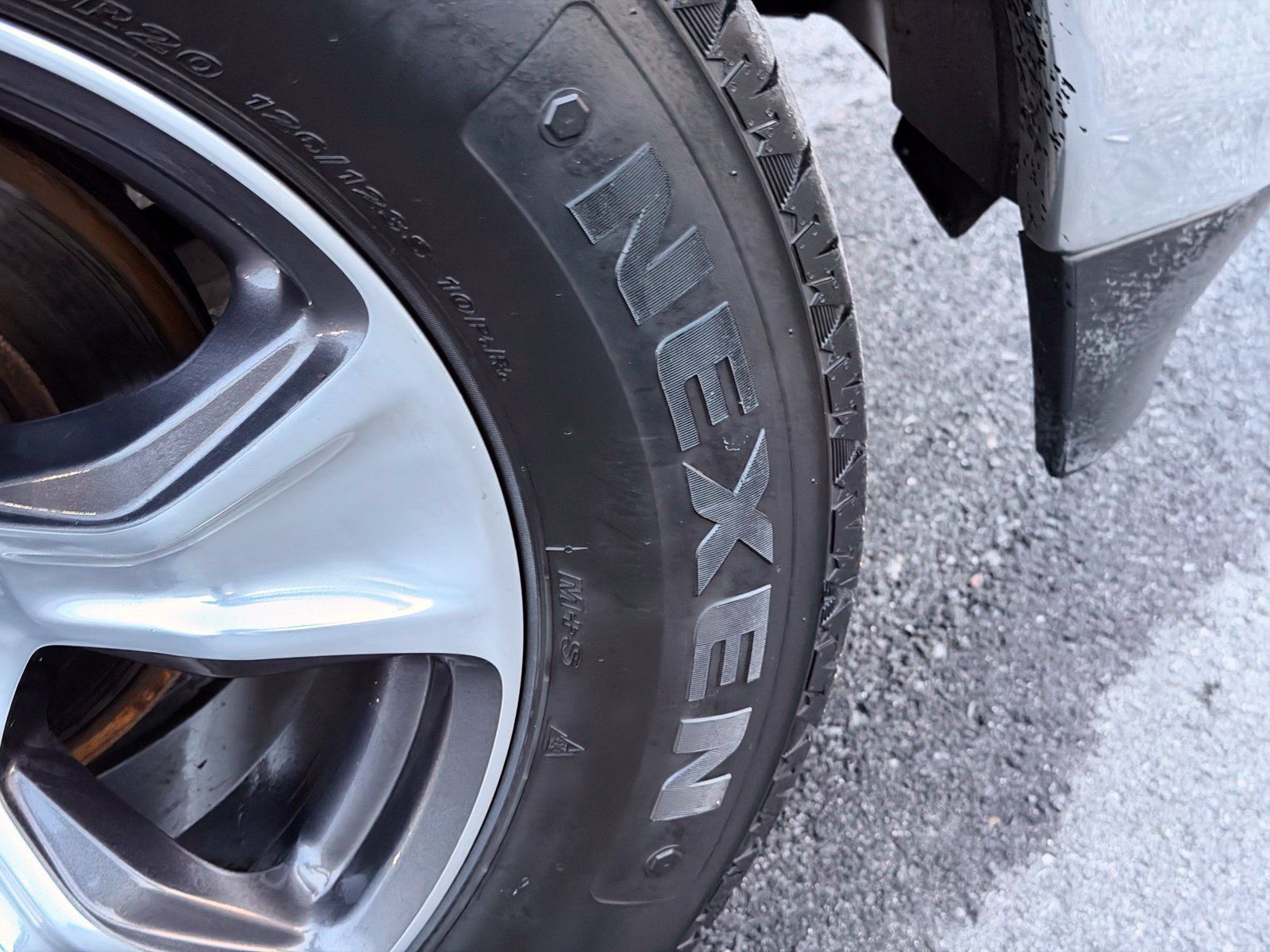 Used 2019 RAM 1500 Laramie AWD/4WD image 21