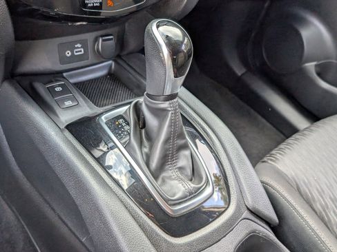 Certified 2019 Nissan Rogue SV w/ Premium Package image 29