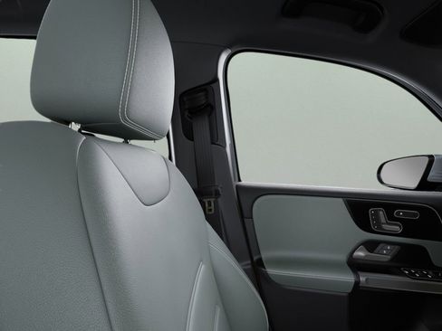 Used 2026 Mercedes-Benz GLB 250 image 43