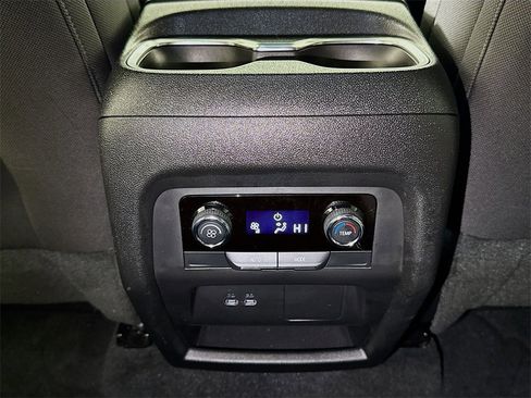 Certified 2025 Chevrolet Traverse LT image 23