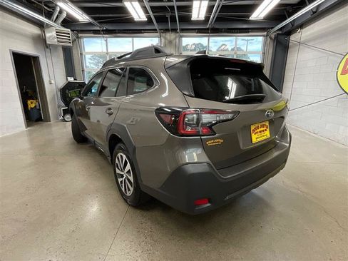 Used 2023 Subaru Outback Premium AWD/4WD image 3