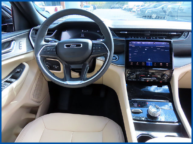 Used 2023 Jeep Grand Cherokee Limited AWD/4WD image 11