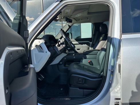 Used 2020 Land Rover Defender 110 First Edition image 16
