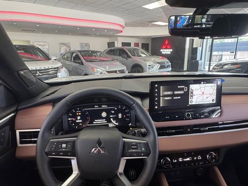New 2025 Mitsubishi Outlander SEL image 27