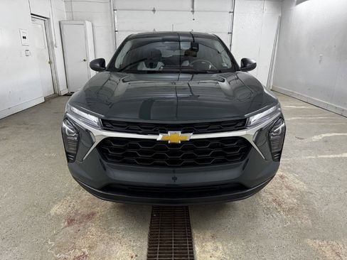 Used 2025 Chevrolet Trax LS image 3