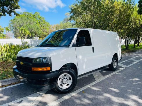 Used 2019 Chevrolet Express 2500 Extended image 1
