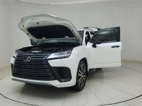 Used 2023 Lexus LX 600 4WD w/ Luxury Package image 75