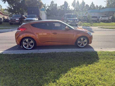 Used 2012 Hyundai Veloster w/ Style Pkg FWD image 5
