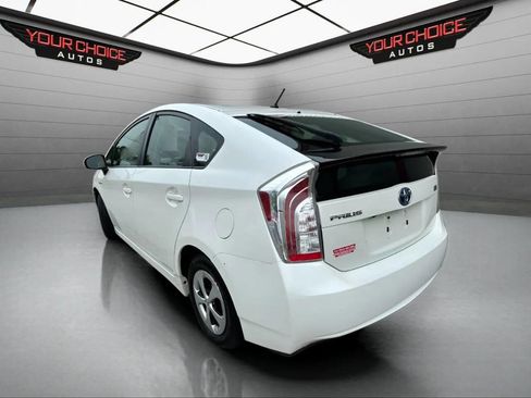 Used 2015 Toyota Prius Two image 3