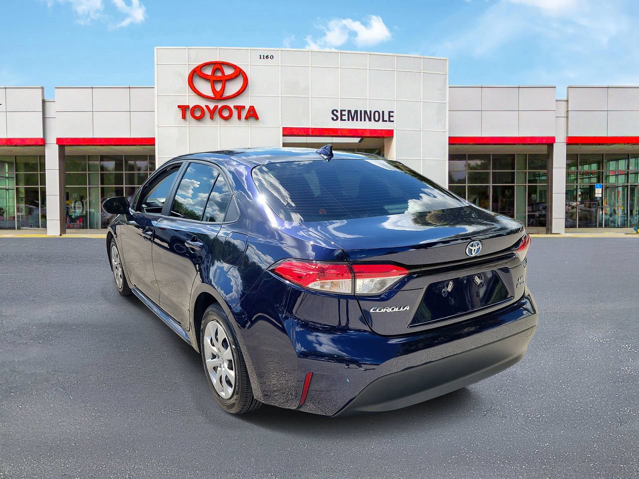 Used 2025 Toyota Corolla LE FWD image 4