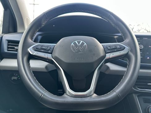 Certified 2022 Volkswagen Taos SE w/ Panoramic Sunroof Package image 7