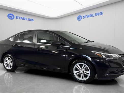 Used 2017 Chevrolet Cruze LT w/ Convenience Package image 12