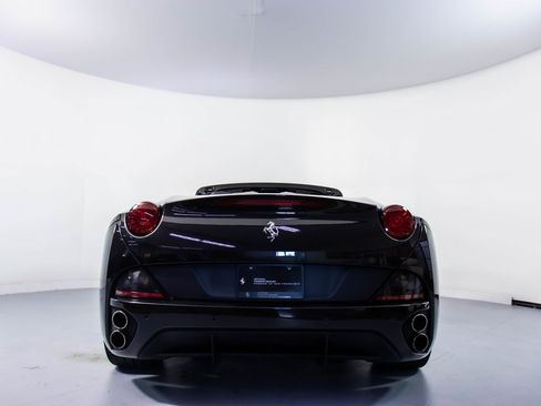 Used 2014 Ferrari California image 20