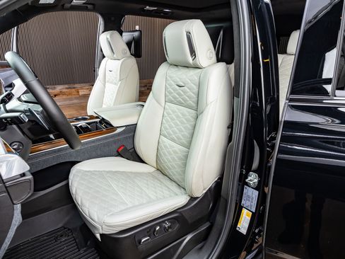 Used 2026 Cadillac Escalade Platinum Sport w/ LPO, ONYX Package image 30