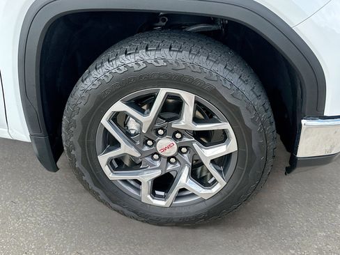 Used 2024 GMC Sierra 1500 SLT w/ X31 Off-Road Package image 30