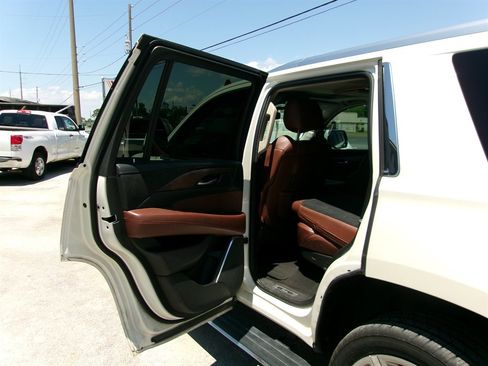 Used 2015 Cadillac Escalade Premium RWD image 12