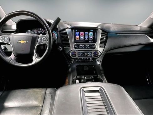 Used 2017 Chevrolet Suburban LT image 9