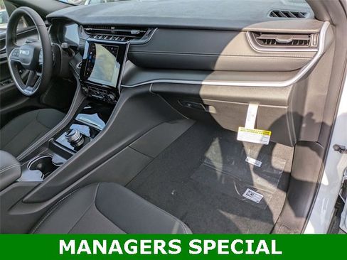 New 2025 Jeep Grand Cherokee L Laredo w/ Luxury Tech Group I image 29