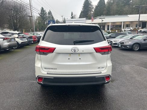 Used 2017 Toyota Highlander SE image 5