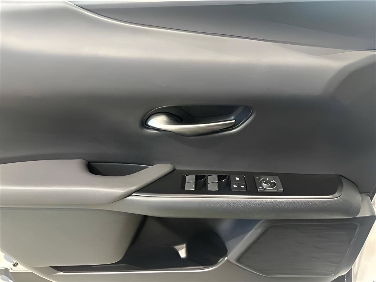 Used 2019 Lexus UX 250h w/ Premium Package AWD/4WD image 8