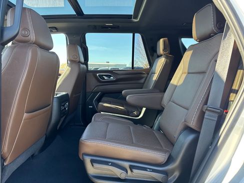 Used 2021 Chevrolet Tahoe High Country w/ Premium Package image 16