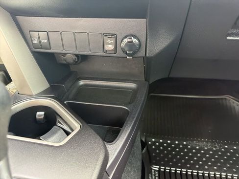 Used 2018 Toyota RAV4 XLE w/ Plus Extra Value Package FWD image 28
