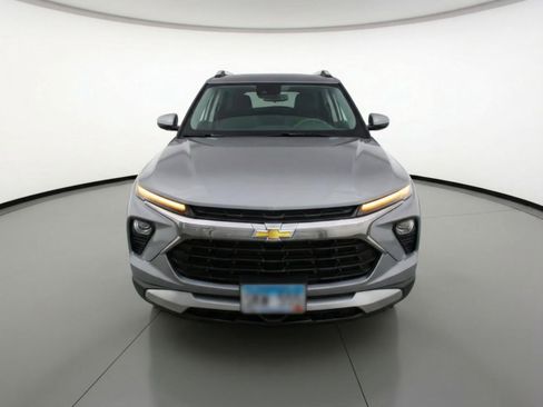 Used 2025 Chevrolet TrailBlazer LT image 2