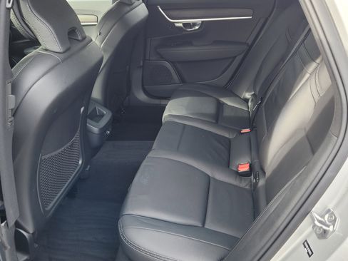 Used 2019 Volvo V90 T6 Cross Country image 16