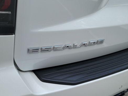 Used 2022 Cadillac Escalade ESV Premium Luxury Platinum w/ Heavy-Duty Trailer Package RWD image 5