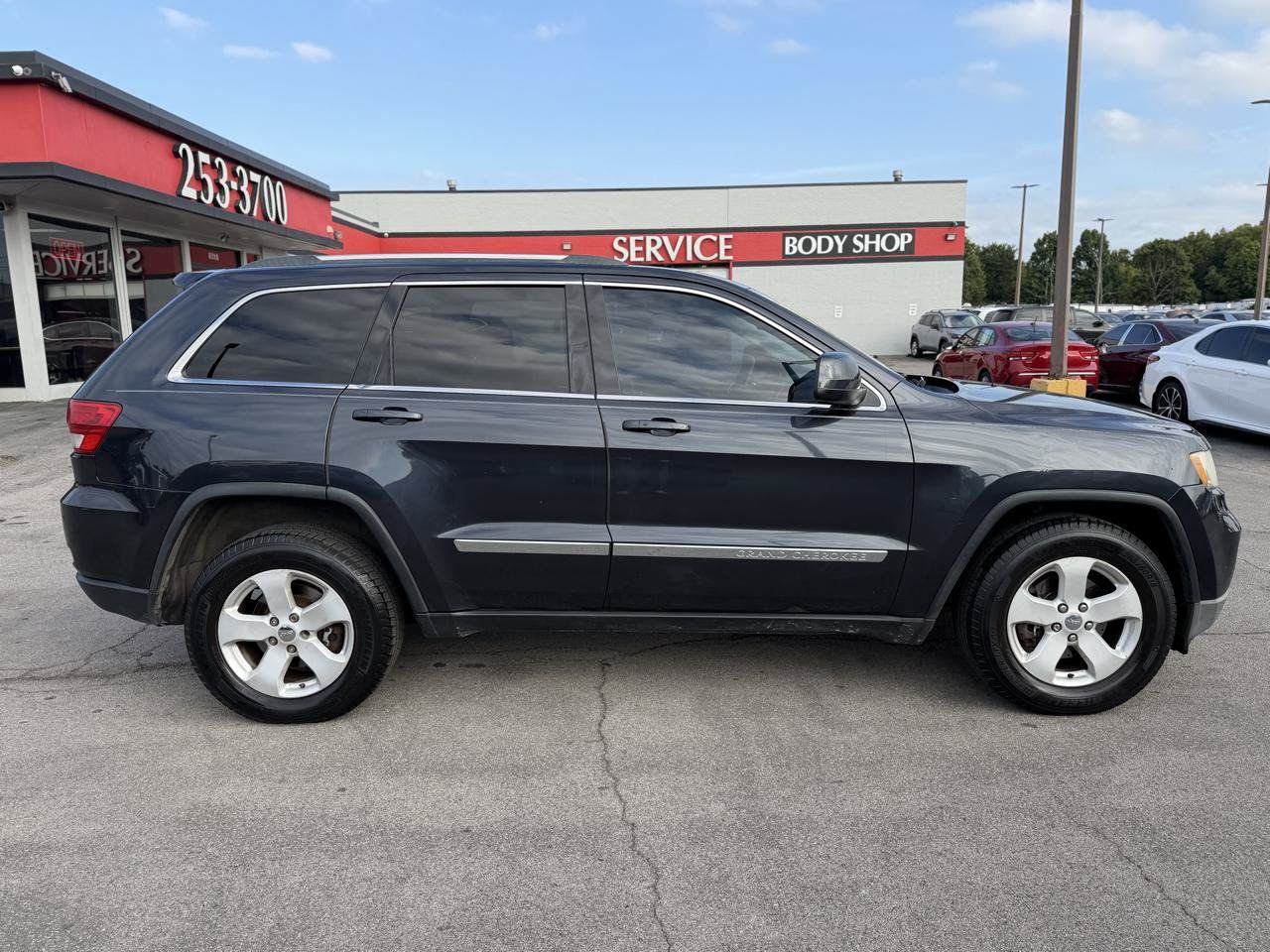 Used 2013 Jeep Grand Cherokee Laredo AWD/4WD image 2