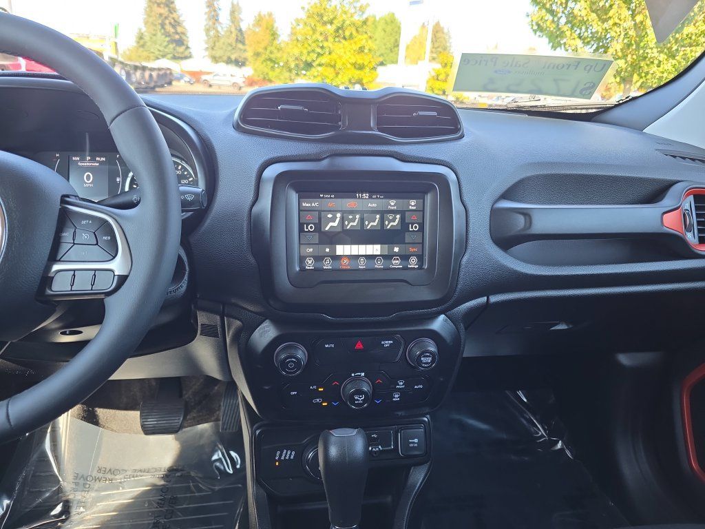 Used 2020 Jeep Renegade Latitude AWD/4WD image 24
