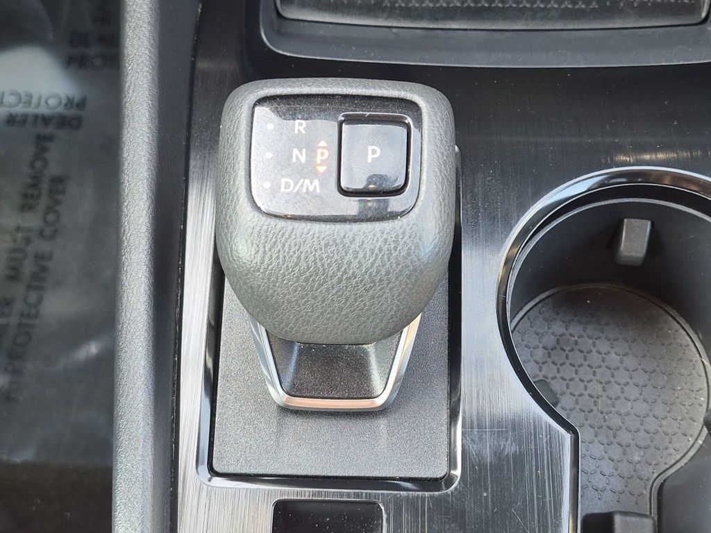 Used 2024 Nissan Rogue S AWD/4WD image 26