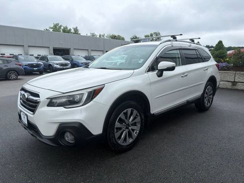 Used 2019 Subaru Outback 2.5i Touring AWD/4WD image 3